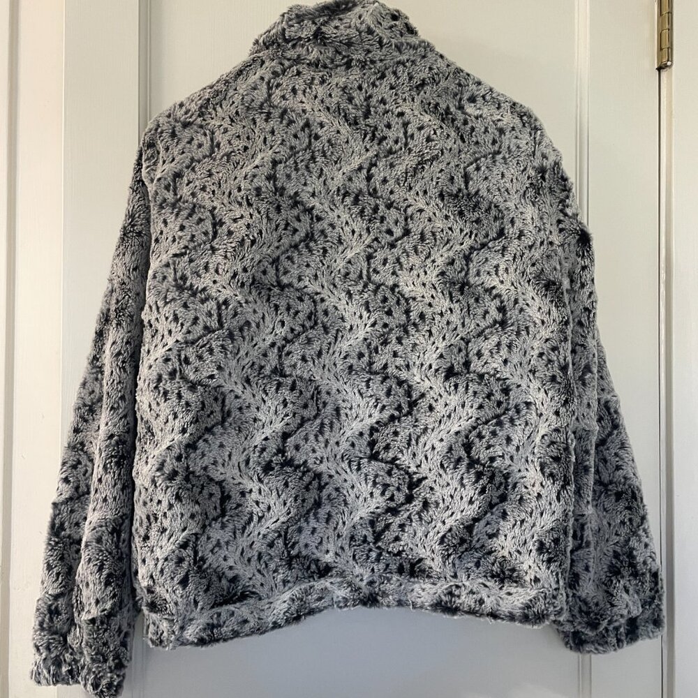 Alfred Dunner Soft Classic Faux Fur Jacket Grey Size 10P - Picture 3 of 7